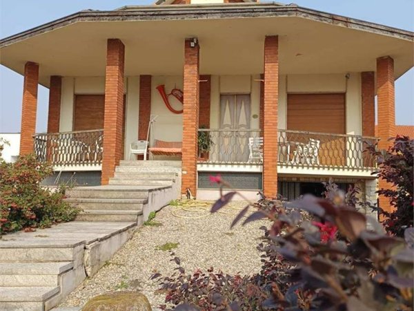 casa indipendente in vendita a Cilavegna