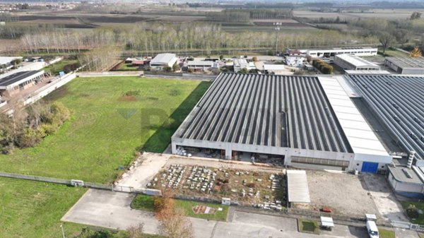 capannone in vendita a Cilavegna