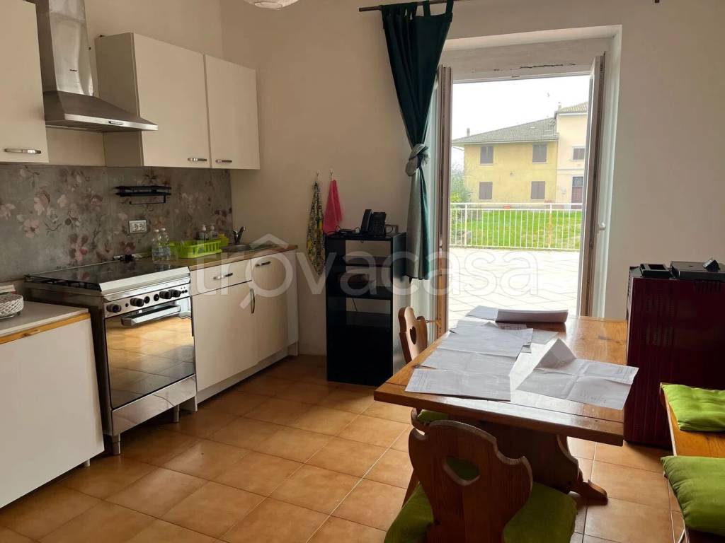 casa indipendente in vendita a Codevilla in zona Mondondone