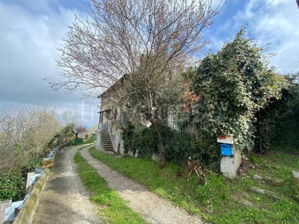 casa indipendente in vendita a Codevilla in zona Mondondone