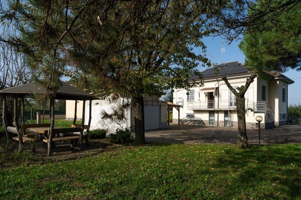 casa indipendente in vendita a Codevilla