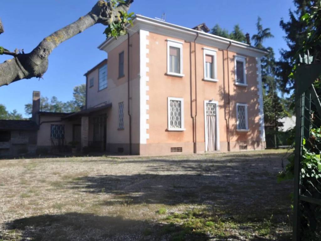 casa indipendente in vendita a Codevilla