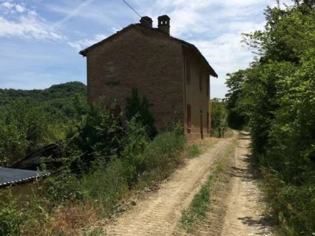 casa indipendente in vendita a Codevilla in zona Mondondone