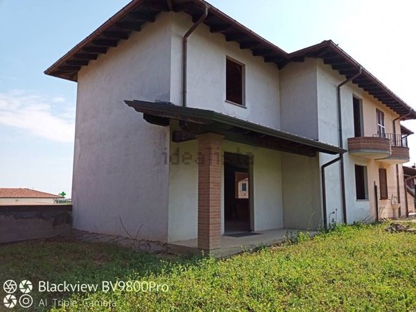 casa indipendente in vendita a Codevilla