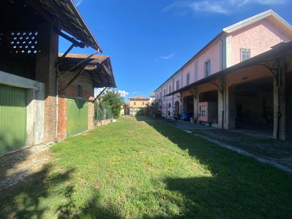 casa indipendente in vendita a Codevilla