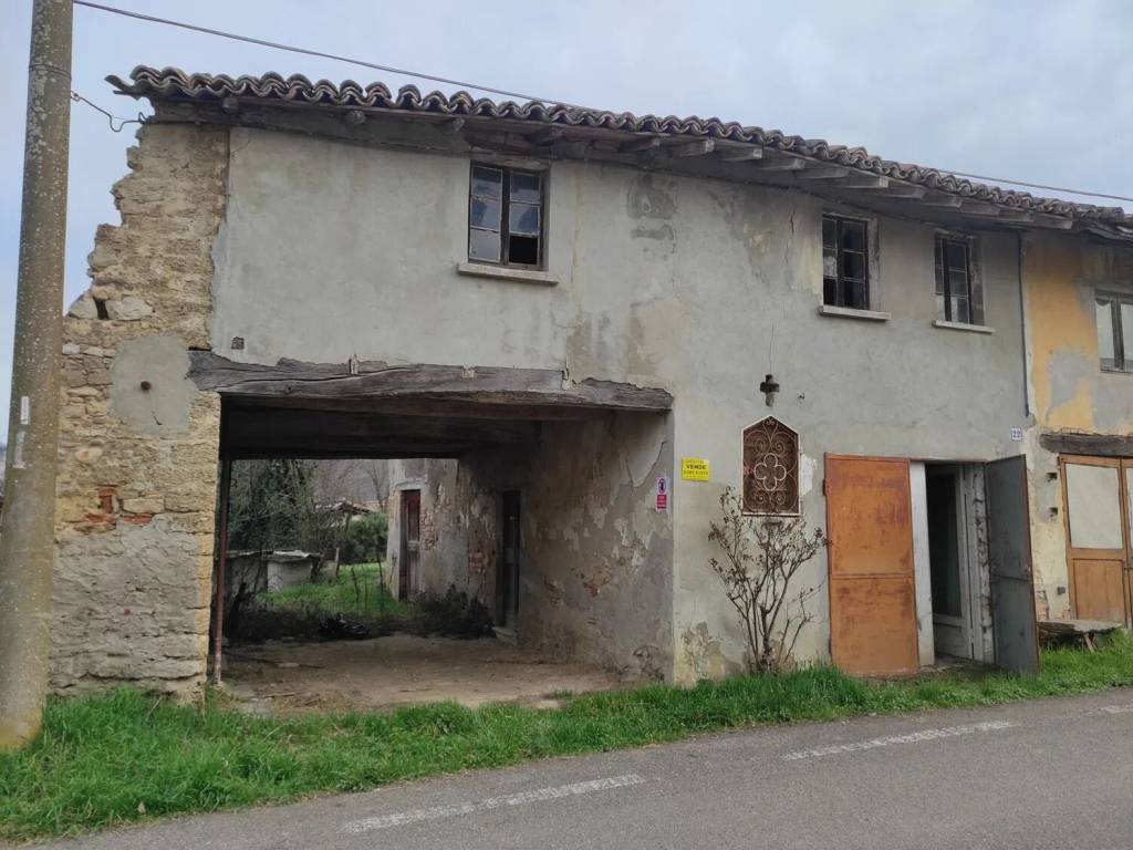 casa indipendente in vendita a Codevilla in zona Mondondone