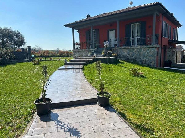 casa indipendente in vendita a Codevilla