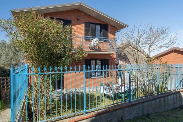 casa indipendente in vendita a Codevilla in zona Mondondone