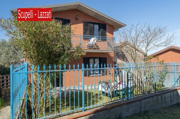 casa indipendente in vendita a Codevilla in zona Mondondone