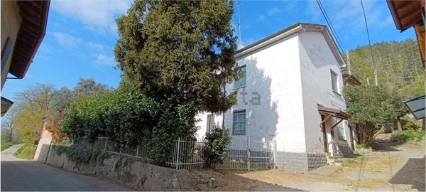 casa indipendente in vendita a Codevilla in zona Mondondone