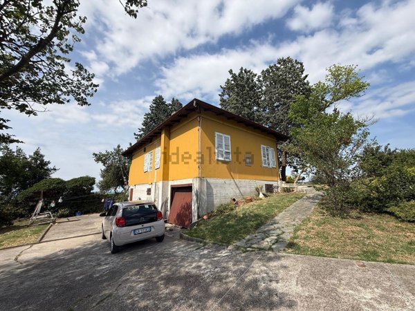 casa indipendente in vendita a Codevilla in zona Mondondone