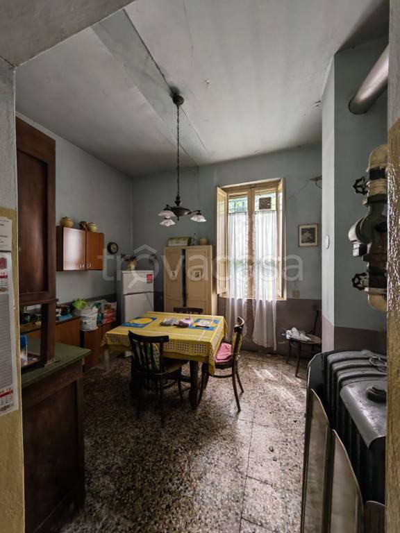 casa indipendente in vendita a Codevilla in zona Mondondone