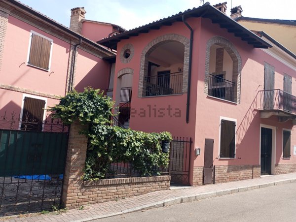 casa indipendente in vendita a Codevilla in zona Mondondone
