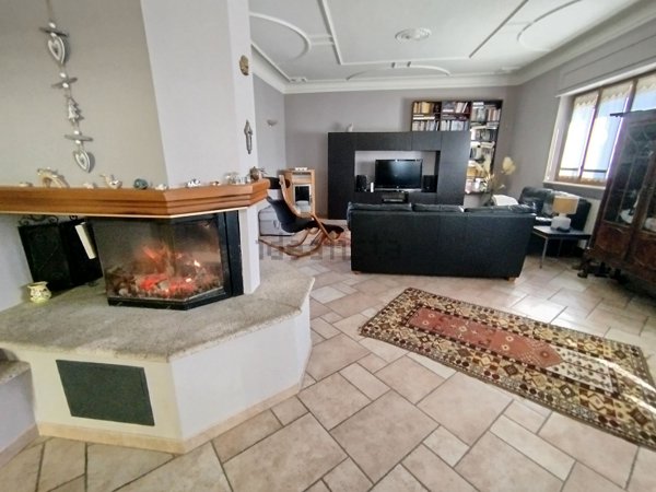 casa indipendente in vendita a Confienza