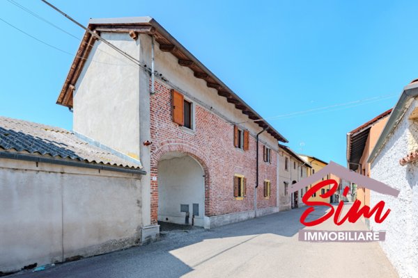 casa indipendente in vendita a Confienza