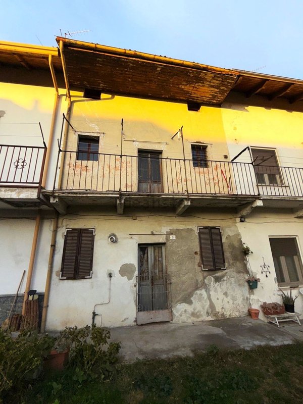 casa indipendente in vendita a Confienza