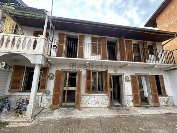 casa indipendente in vendita a Confienza