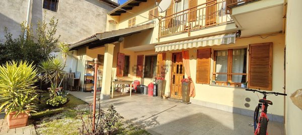 casa indipendente in vendita a Confienza