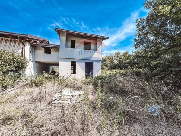 casa indipendente in vendita a Confienza