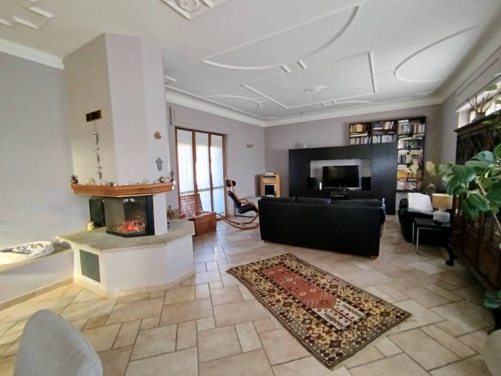 casa indipendente in vendita a Confienza