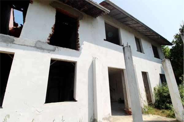 casa indipendente in vendita a Confienza