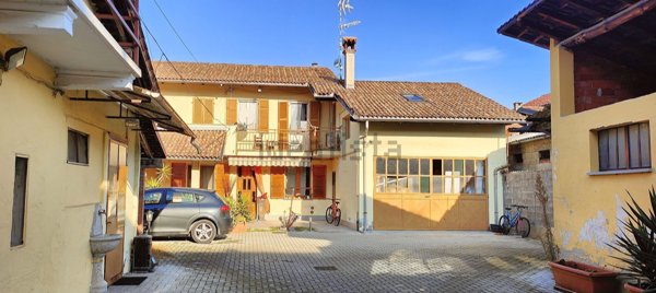casa indipendente in vendita a Confienza