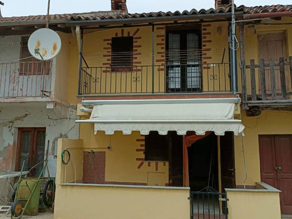 casa indipendente in vendita a Confienza