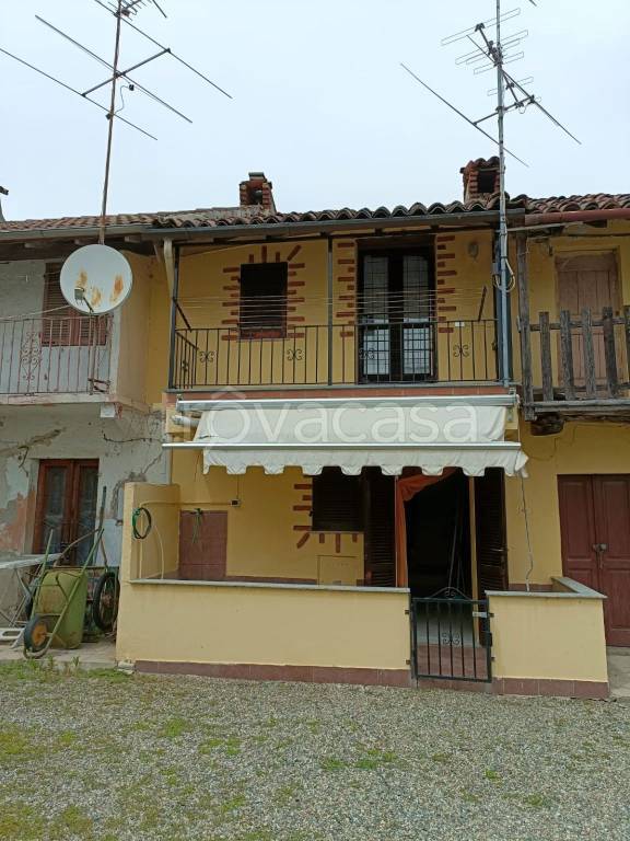 casa indipendente in vendita a Confienza