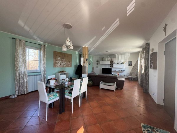 casa indipendente in vendita a Confienza
