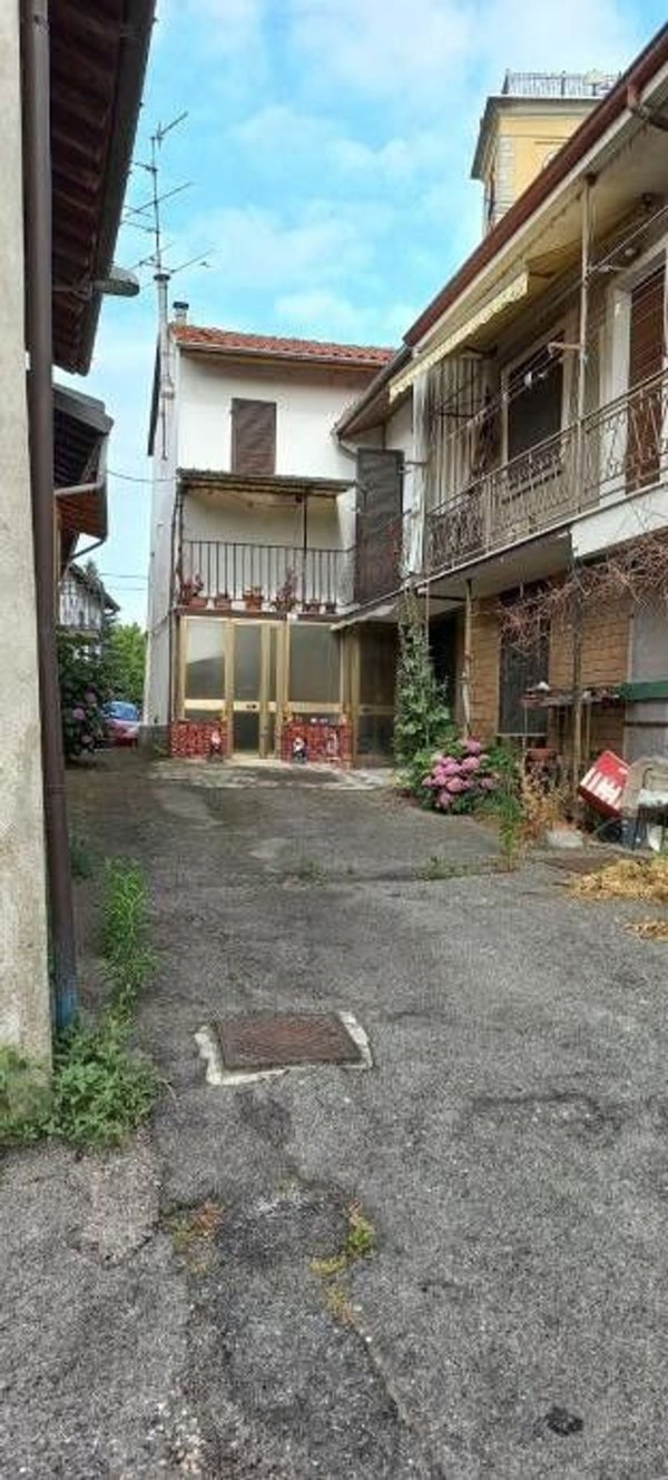 casa indipendente in vendita a Confienza