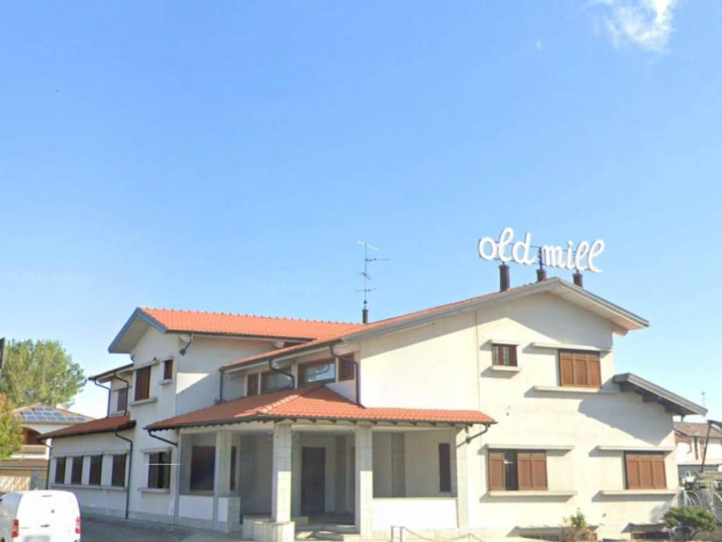 casale in vendita a Confienza