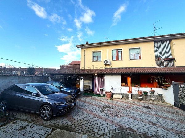 casa indipendente in vendita a Confienza