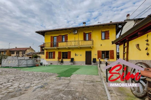 casa indipendente in vendita a Confienza