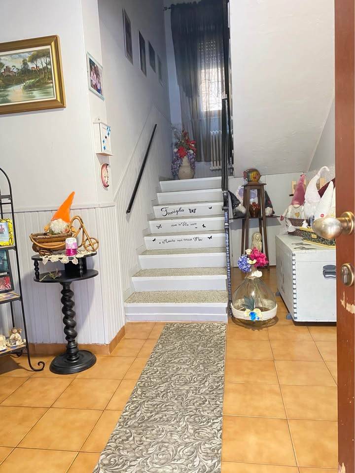 casa indipendente in vendita a Confienza