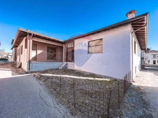 casa indipendente in vendita a Confienza