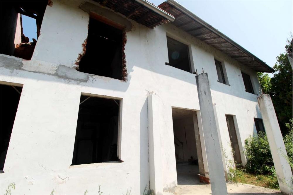 casa indipendente in vendita a Confienza