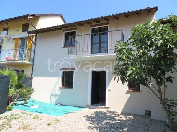 casa indipendente in vendita a Confienza
