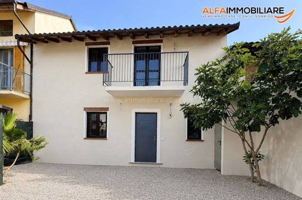 casa indipendente in vendita a Confienza