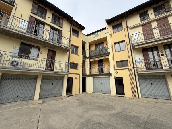 locale di sgombero in vendita a Copiano