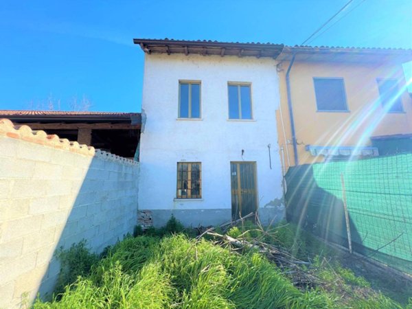 casa indipendente in vendita a Corana in zona Ghiaie