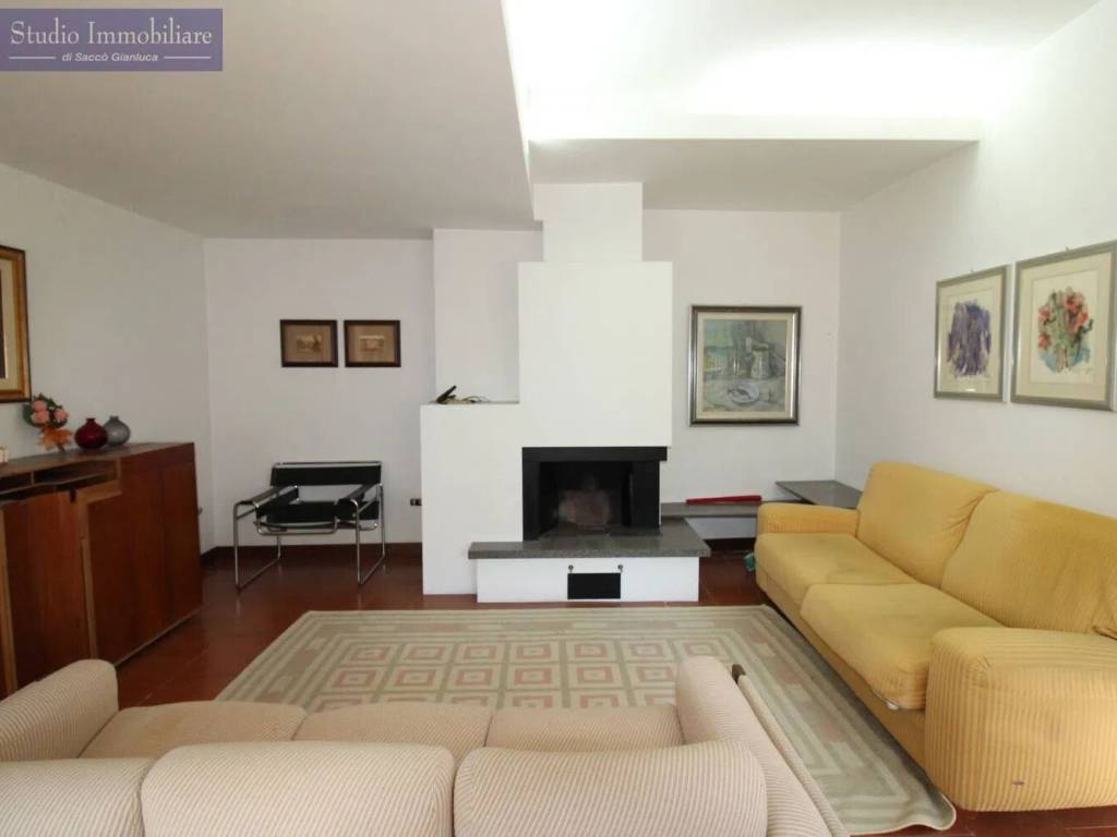casa indipendente in vendita a Corana
