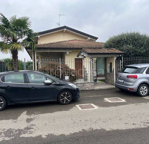 casa indipendente in vendita a Corana