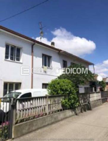 appartamento in vendita a Corana in zona Ghiaie