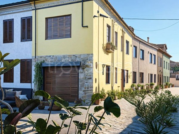 negozio in vendita a Corana