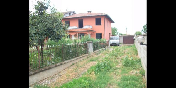 casa indipendente in vendita a Corana