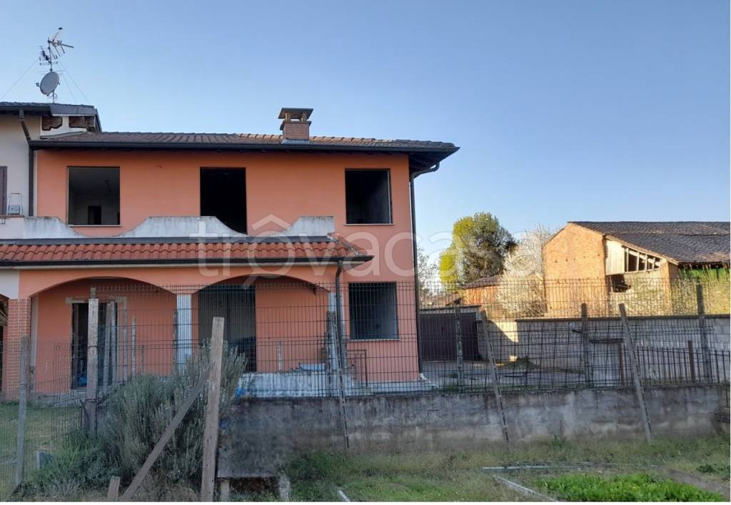 casa indipendente in vendita a Corana