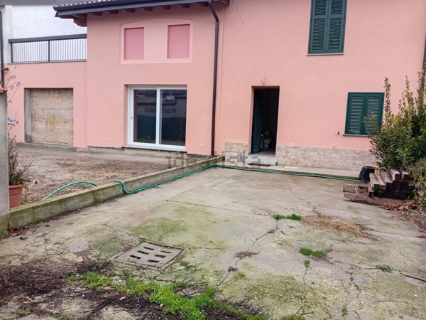 casa indipendente in vendita a Corana in zona Ghiaie