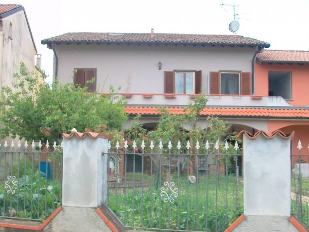 casa indipendente in vendita a Corana