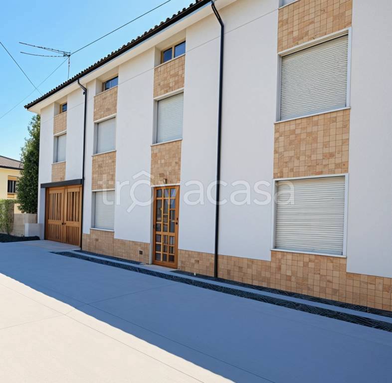 casa indipendente in vendita a Corana in zona Ghiaie