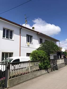 appartamento in vendita a Corana in zona Ghiaie